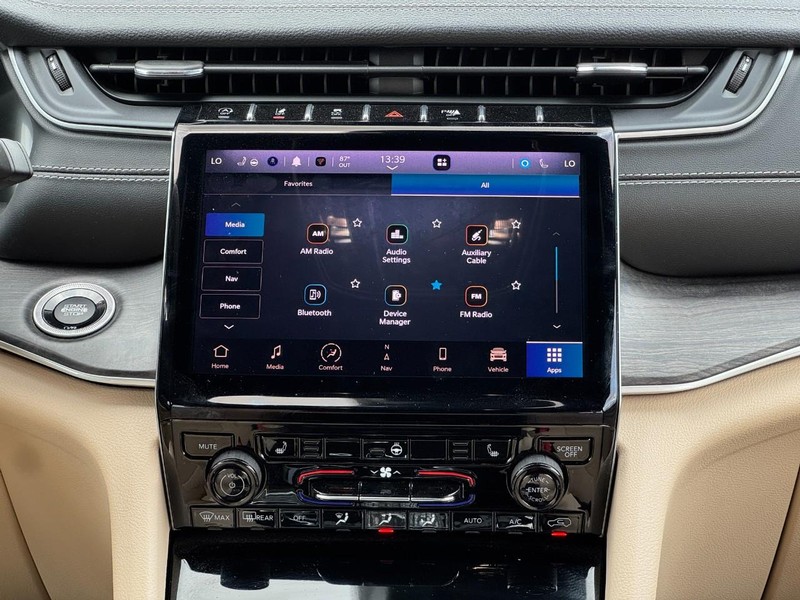 Jeep Grand Cherokee L Vehicle Full-screen Gallery Image 16