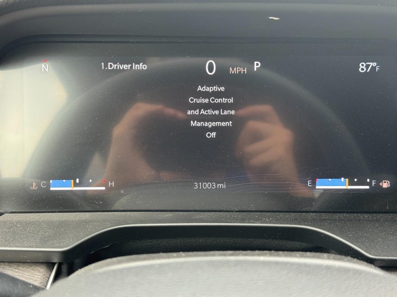 Jeep Grand Cherokee L Vehicle Full-screen Gallery Image 24