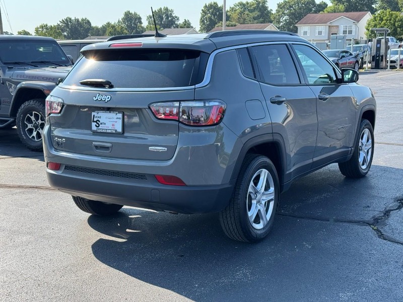Jeep Compass Vehicle Full-screen Gallery Image 03