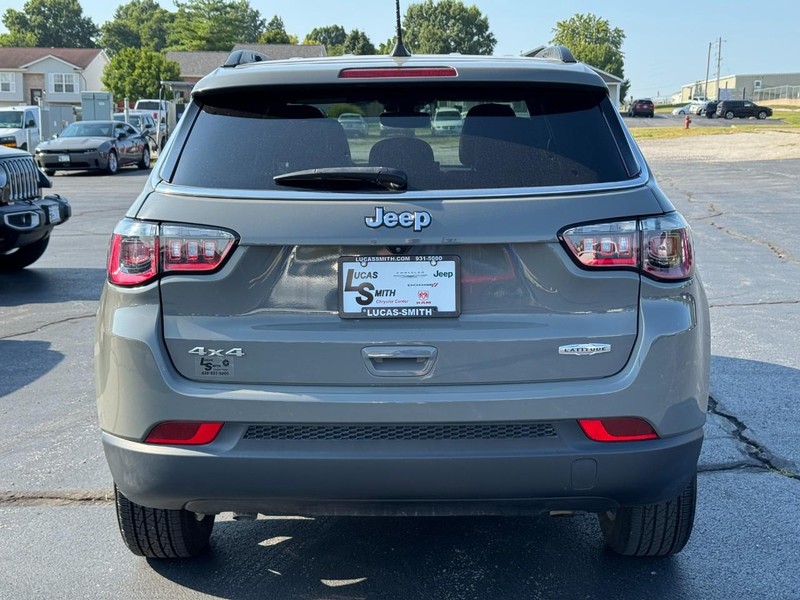 Jeep Compass Vehicle Full-screen Gallery Image 04