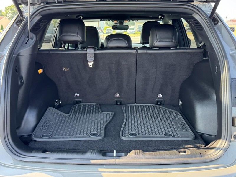 Jeep Compass Vehicle Full-screen Gallery Image 06