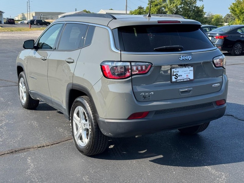 Jeep Compass Vehicle Full-screen Gallery Image 07