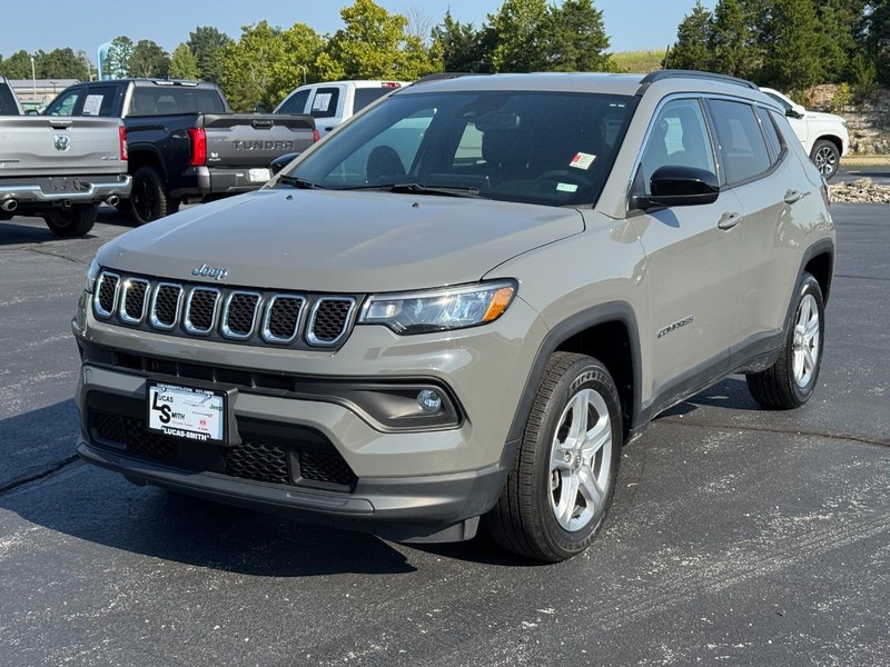Jeep Compass Vehicle Full-screen Gallery Image 09