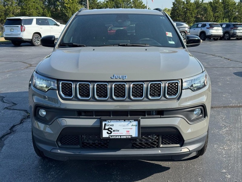 Jeep Compass Vehicle Full-screen Gallery Image 10