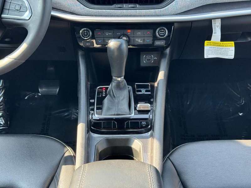 Jeep Compass Vehicle Full-screen Gallery Image 16