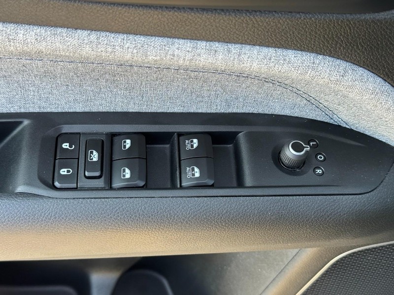 Jeep Compass Vehicle Full-screen Gallery Image 17