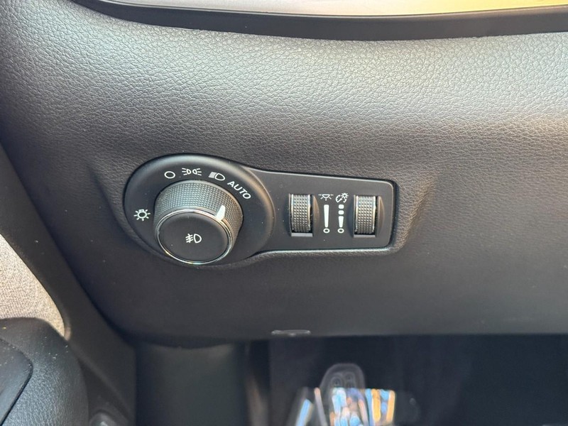 Jeep Compass Vehicle Full-screen Gallery Image 19