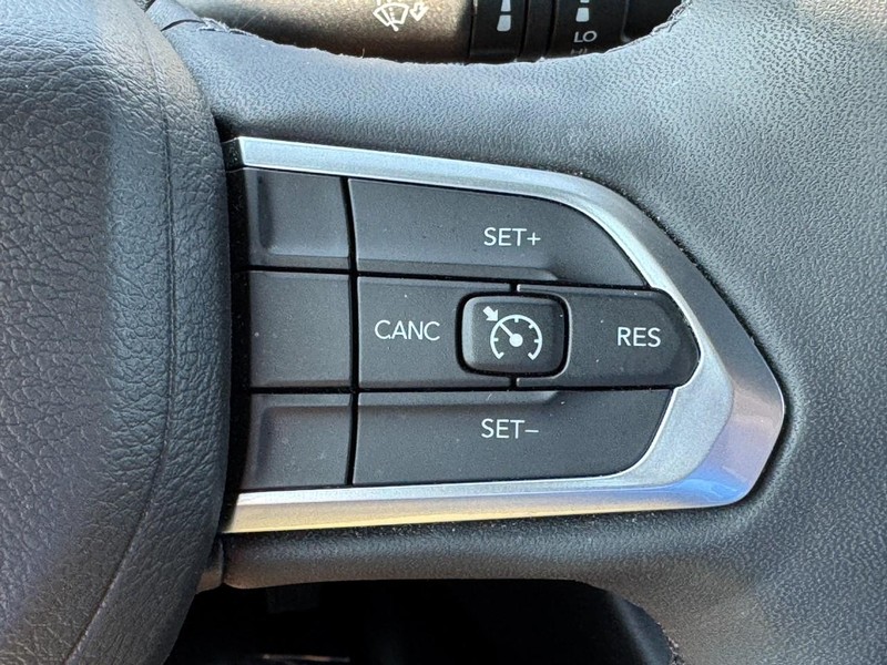 Jeep Compass Vehicle Full-screen Gallery Image 21
