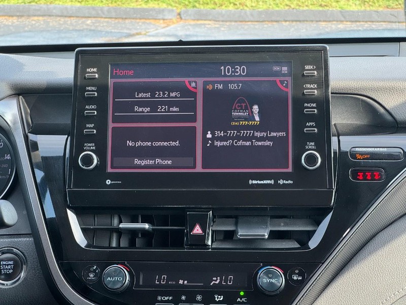 Toyota Camry Vehicle Full-screen Gallery Image 14