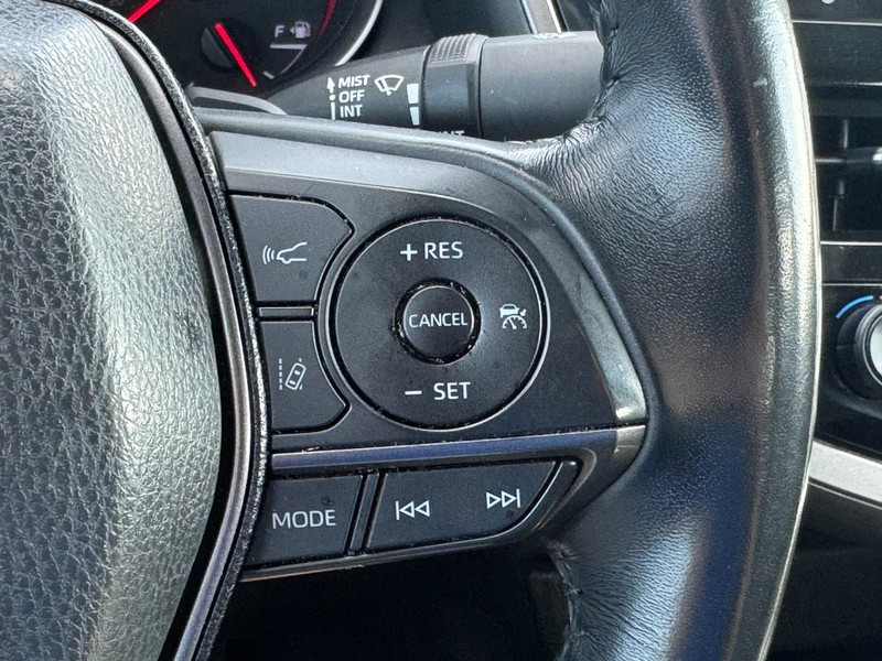 Toyota Camry Vehicle Full-screen Gallery Image 20