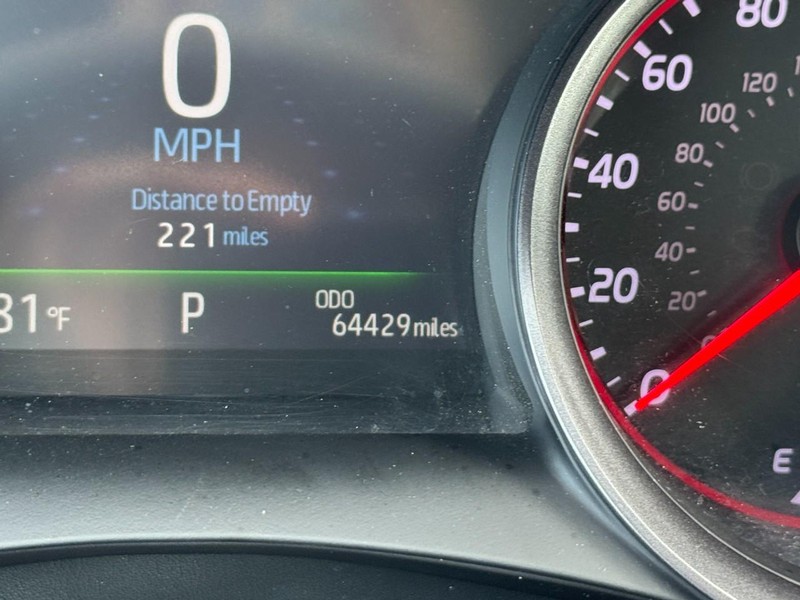 Toyota Camry Vehicle Full-screen Gallery Image 22