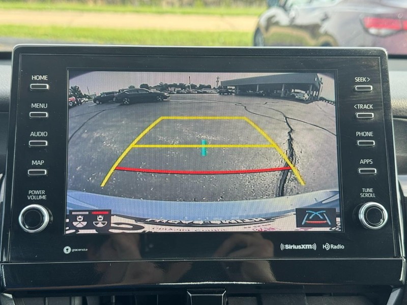 Toyota Camry Vehicle Full-screen Gallery Image 23