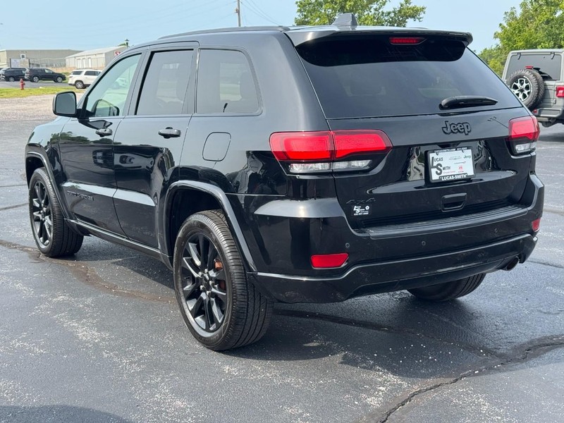Jeep Grand Cherokee Vehicle Full-screen Gallery Image 6