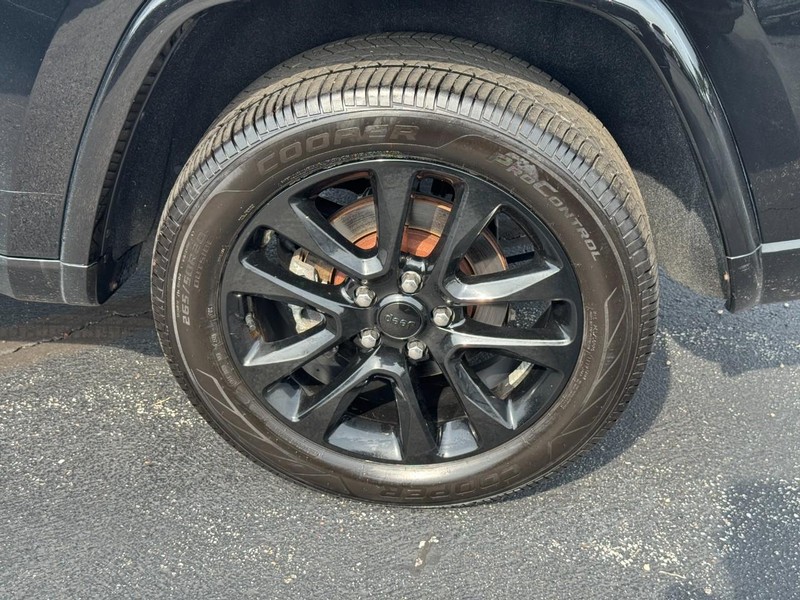 Jeep Grand Cherokee Vehicle Full-screen Gallery Image 7