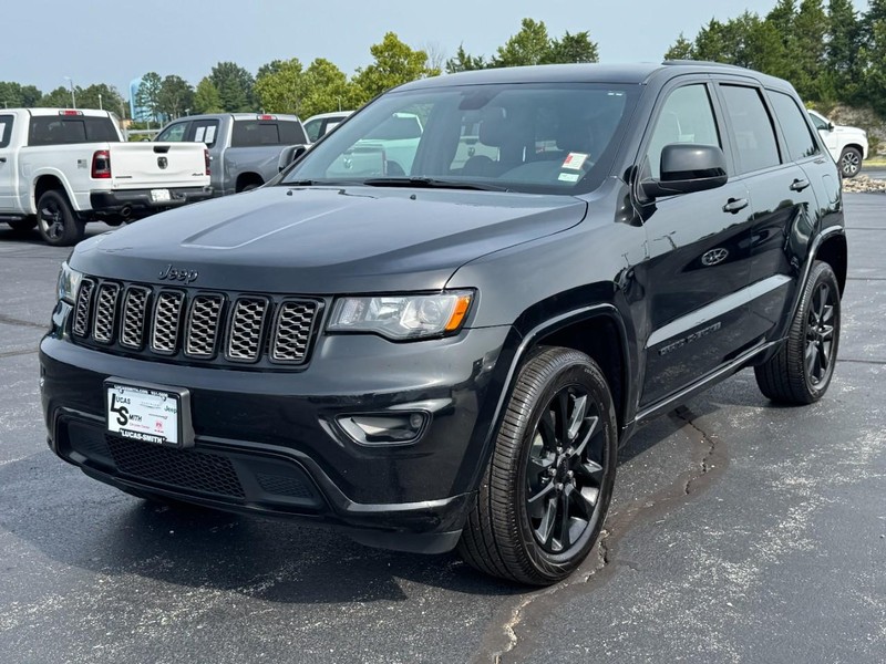 Jeep Grand Cherokee Vehicle Full-screen Gallery Image 8