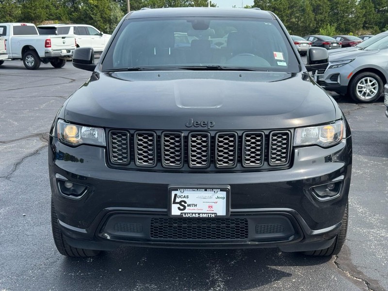 Jeep Grand Cherokee Vehicle Full-screen Gallery Image 9