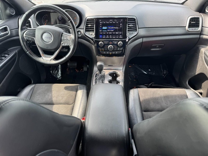 Jeep Grand Cherokee Vehicle Full-screen Gallery Image 12