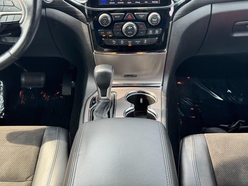 Jeep Grand Cherokee Vehicle Full-screen Gallery Image 15