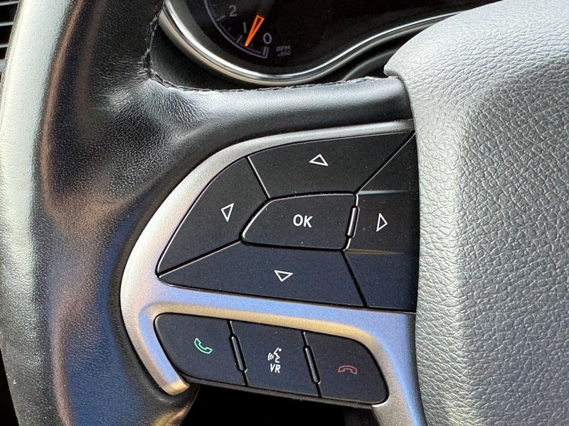 Jeep Grand Cherokee Vehicle Full-screen Gallery Image 19