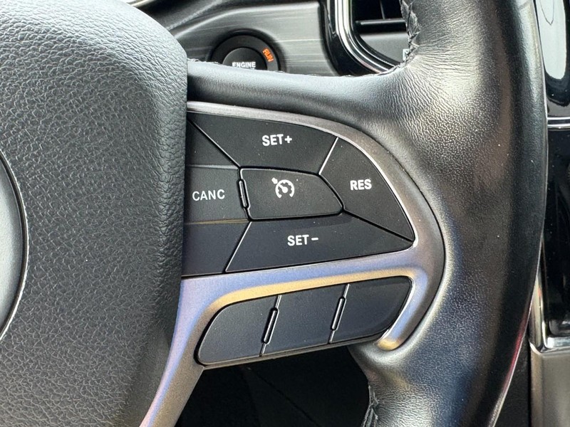 Jeep Grand Cherokee Vehicle Full-screen Gallery Image 20