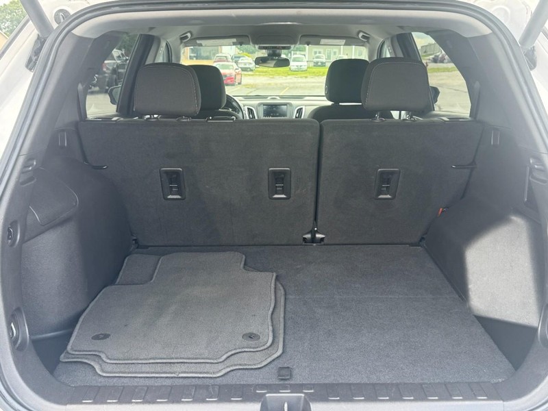 Chevrolet Equinox Vehicle Full-screen Gallery Image 06