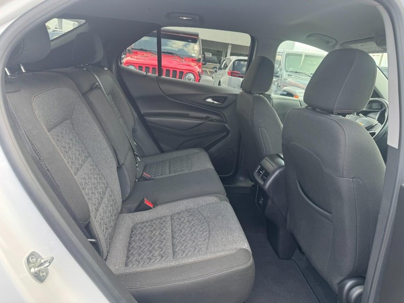 Chevrolet Equinox Vehicle Full-screen Gallery Image 11