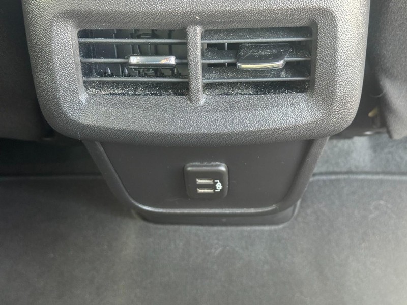 Chevrolet Equinox Vehicle Full-screen Gallery Image 12