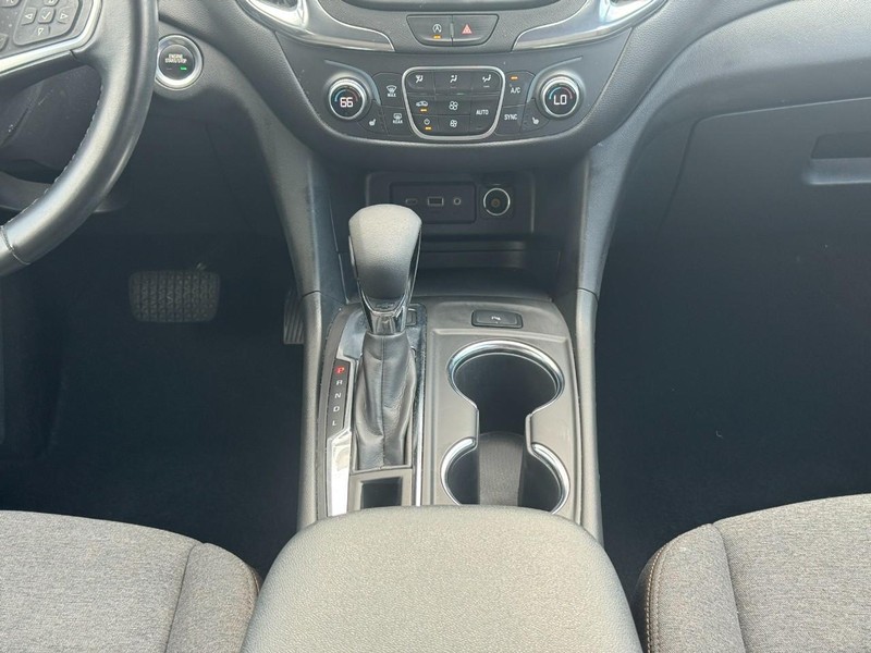 Chevrolet Equinox Vehicle Full-screen Gallery Image 16