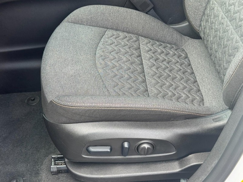 Chevrolet Equinox Vehicle Full-screen Gallery Image 18