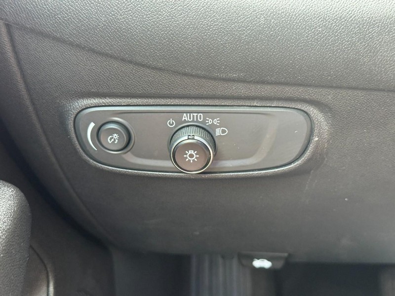 Chevrolet Equinox Vehicle Full-screen Gallery Image 19