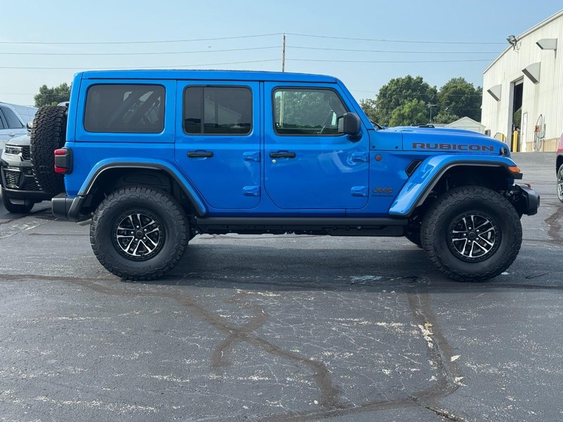 Jeep Wrangler Vehicle Full-screen Gallery Image 2