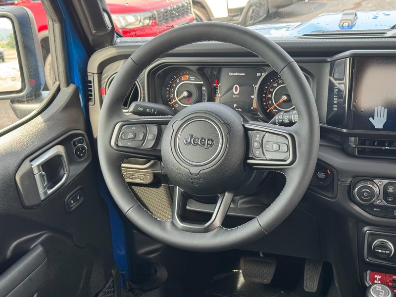 Jeep Wrangler Vehicle Full-screen Gallery Image 7