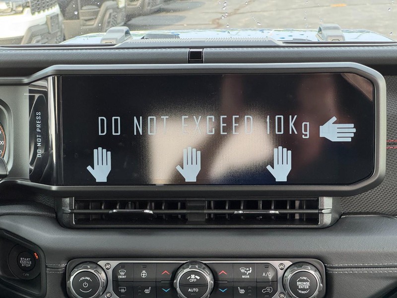 Jeep Wrangler Vehicle Full-screen Gallery Image 8
