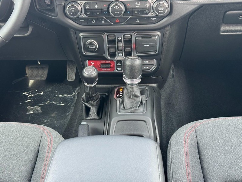 Jeep Wrangler Vehicle Full-screen Gallery Image 9