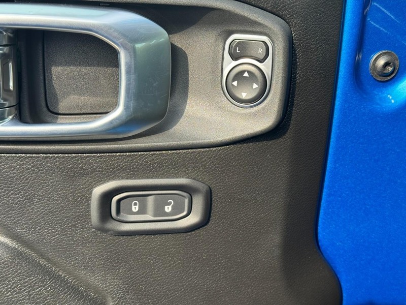 Jeep Wrangler Vehicle Full-screen Gallery Image 10