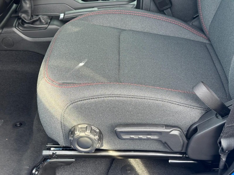Jeep Wrangler Vehicle Full-screen Gallery Image 11