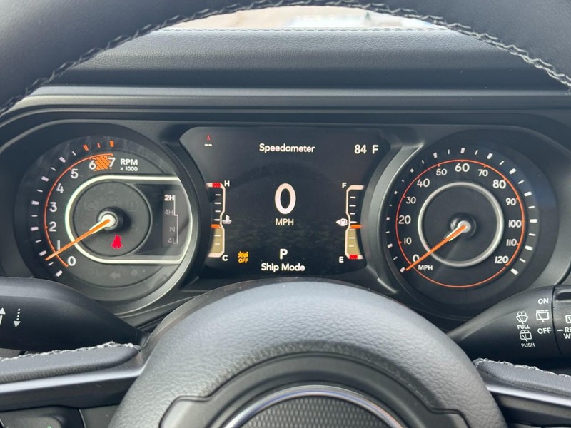 Jeep Wrangler Vehicle Full-screen Gallery Image 15