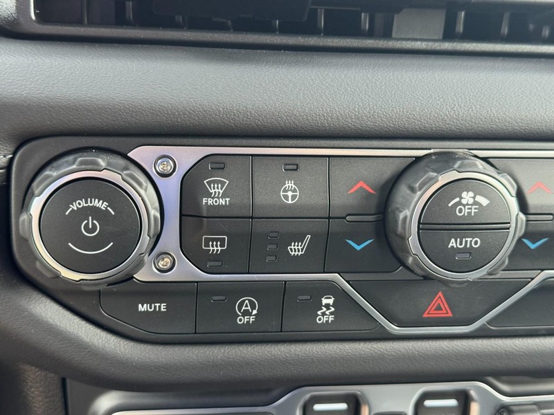 Jeep Wrangler Vehicle Full-screen Gallery Image 16