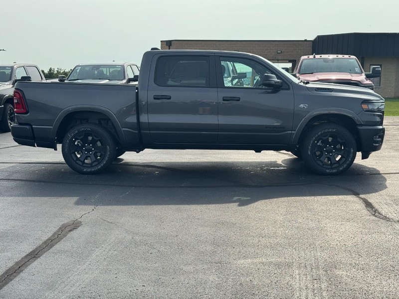Ram 1500 Vehicle Full-screen Gallery Image 2