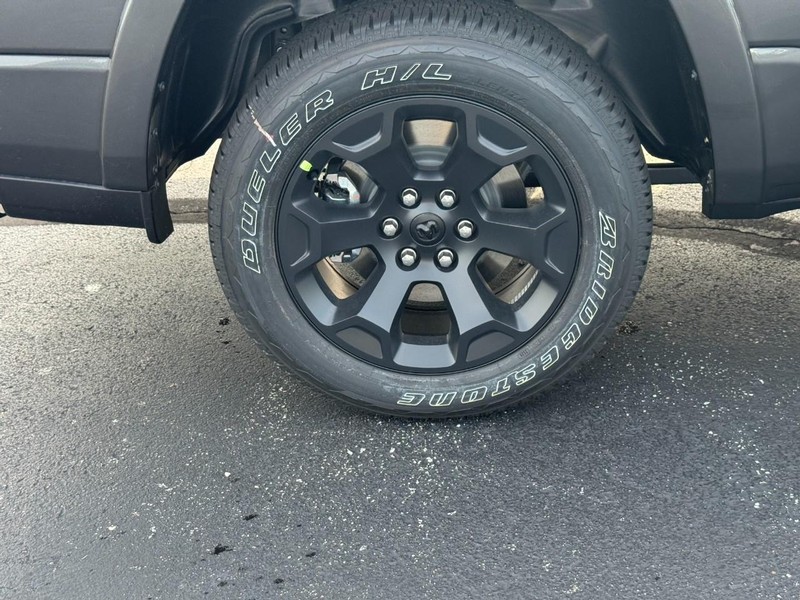 Ram 1500 Vehicle Full-screen Gallery Image 3