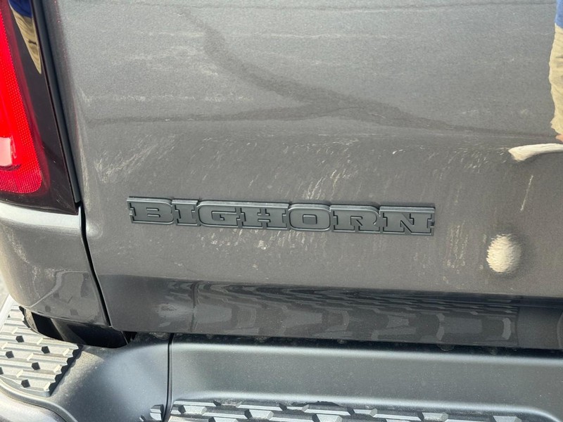 Ram 1500 Vehicle Full-screen Gallery Image 5