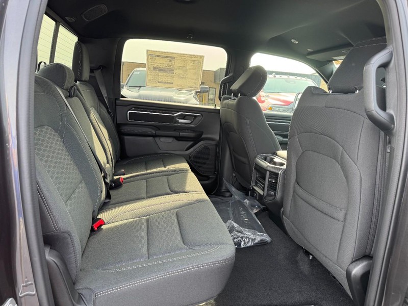 Ram 1500 Vehicle Full-screen Gallery Image 6