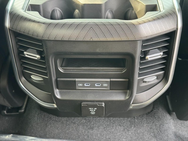 Ram 1500 Vehicle Full-screen Gallery Image 7