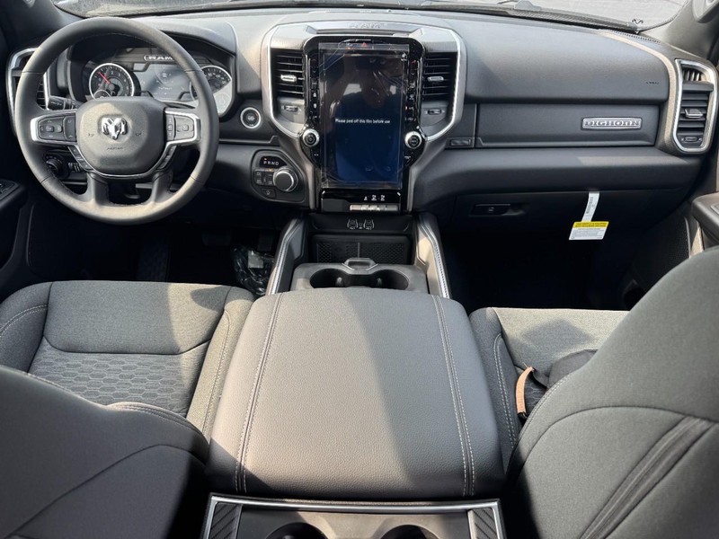 Ram 1500 Vehicle Full-screen Gallery Image 8