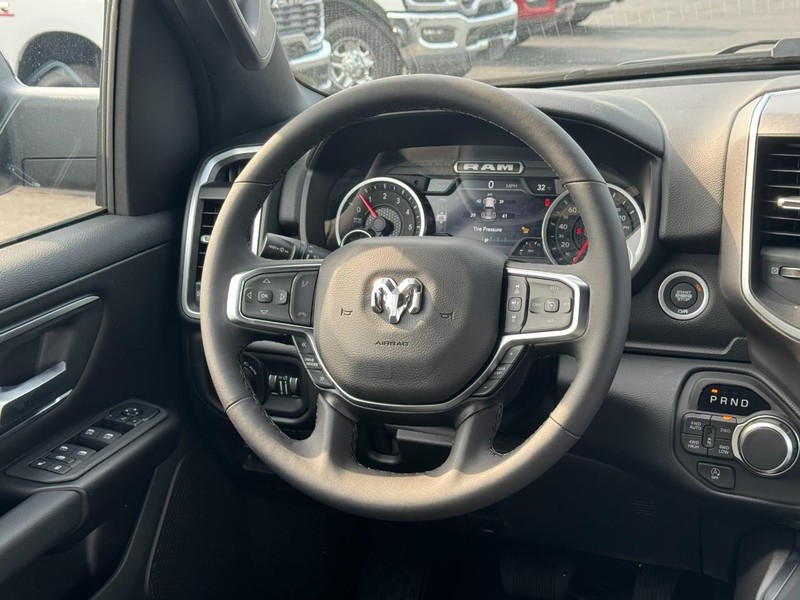 Ram 1500 Vehicle Full-screen Gallery Image 9