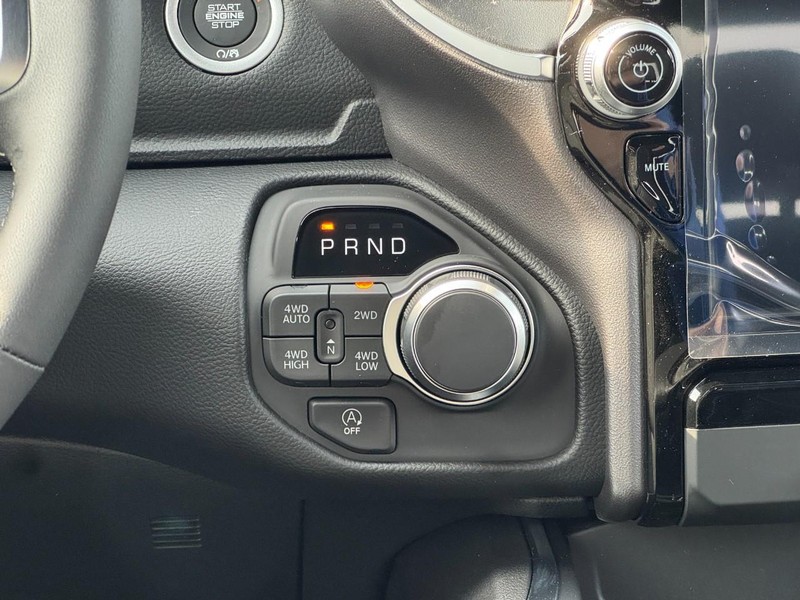 Ram 1500 Vehicle Full-screen Gallery Image 11
