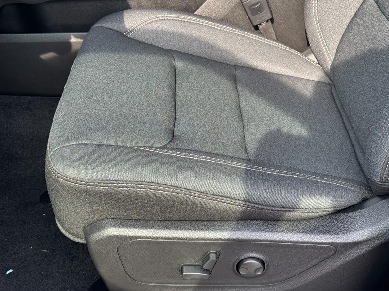 Ram 1500 Vehicle Full-screen Gallery Image 13