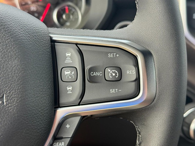 Ram 1500 Vehicle Full-screen Gallery Image 16