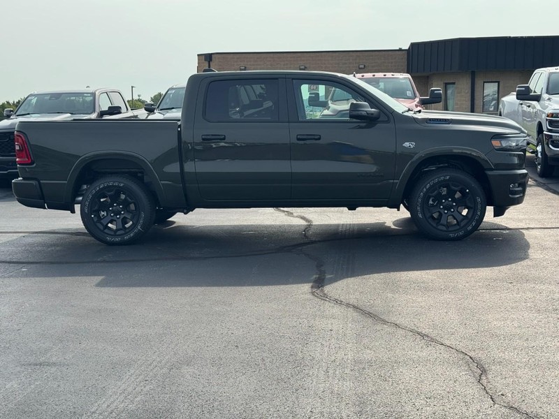 Ram 1500 Vehicle Full-screen Gallery Image 2