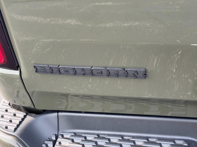 Ram 1500 Vehicle Full-screen Gallery Image 5